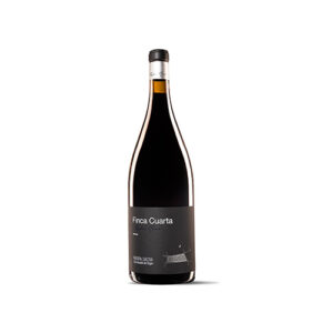 Botella de vino tinto finca cuarta mencía